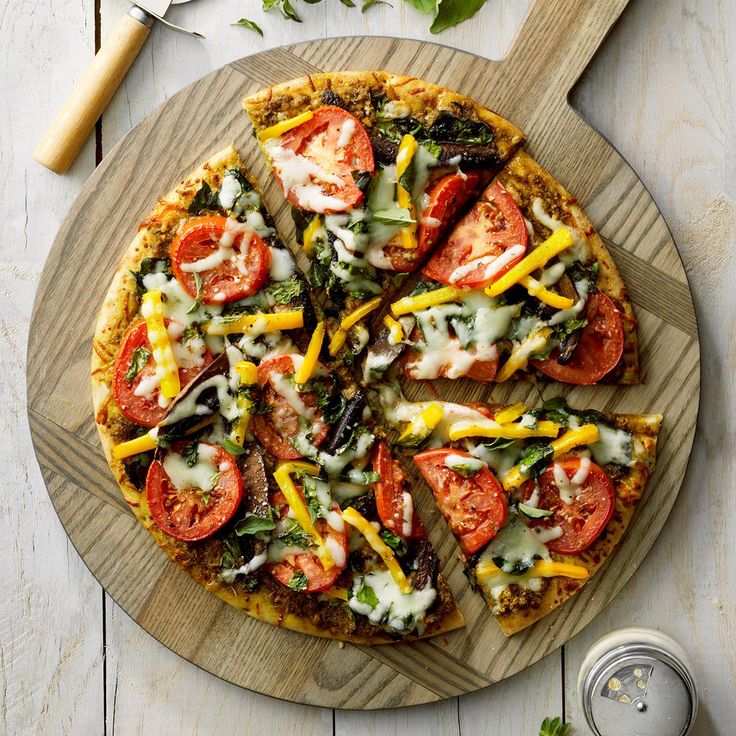 Hand-cut veggies pizza