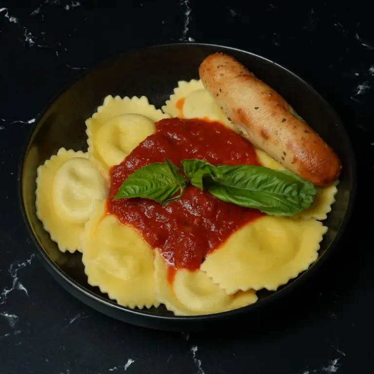 Meat_or_cheese_ravioli_VpCYKGzcc