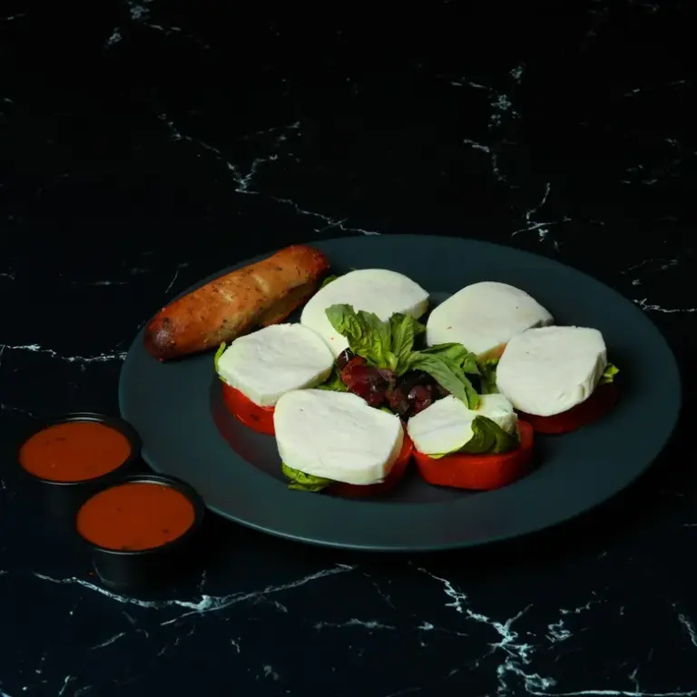 Neapolitan_salad_GVPNlh2vH